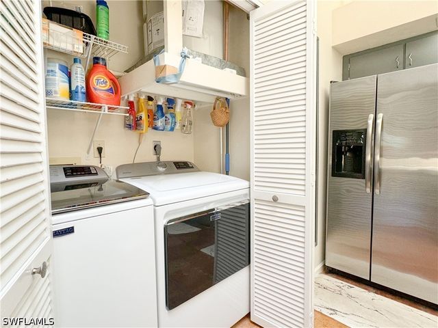 1042 Oak Forest DR, Naples, FL 34104