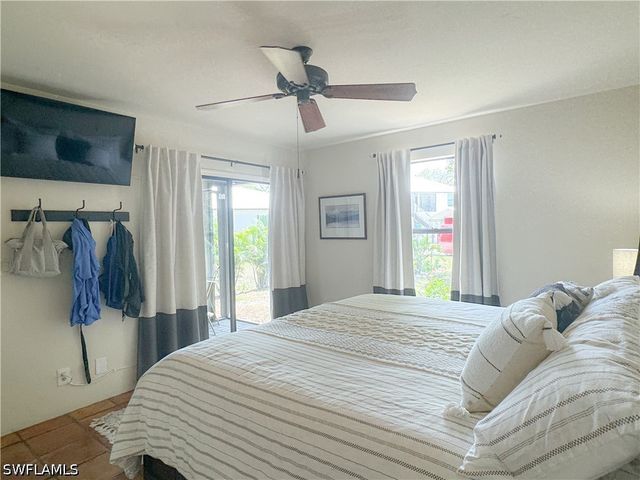 1042 Oak Forest DR, Naples, FL 34104