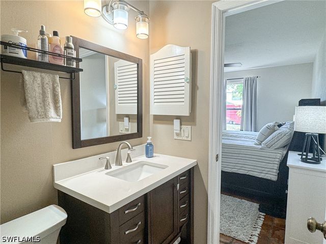 1042 Oak Forest DR, Naples, FL 34104