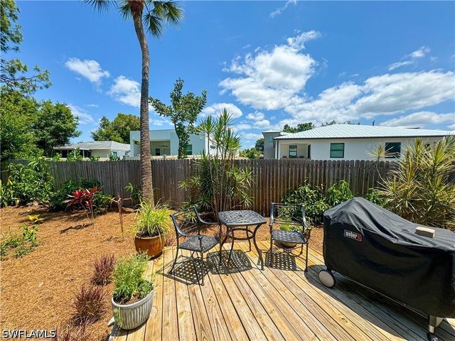 1042 Oak Forest DR, Naples, FL 34104