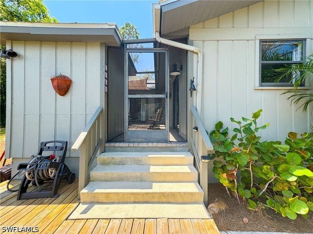 1042 Oak Forest DR, Naples, FL 34104