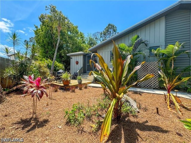 1042 Oak Forest DR, Naples, FL 34104