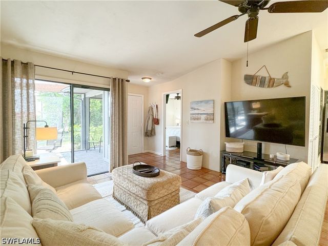 1042 Oak Forest DR, Naples, FL 34104