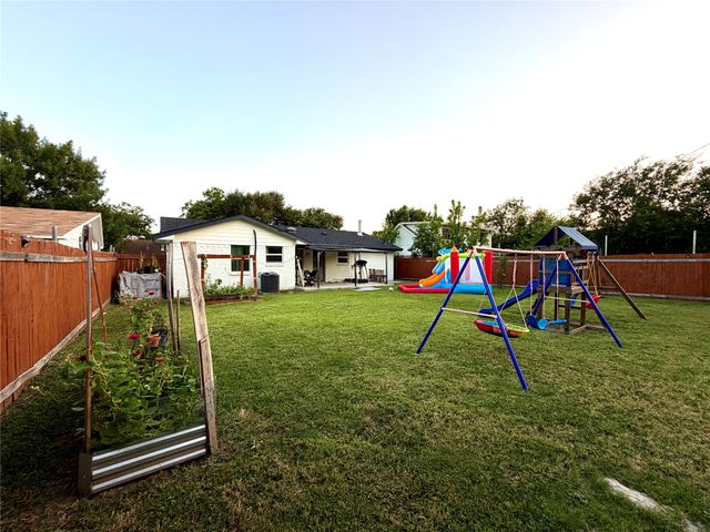 1209 Rosewood Hills Drive, Garland, TX 75040
