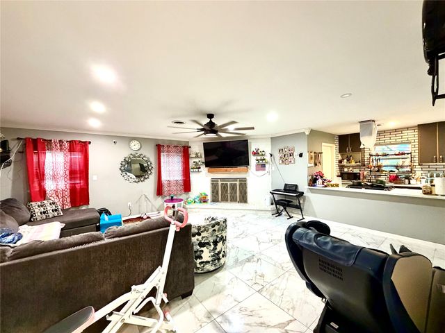 1209 Rosewood Hills Drive, Garland, TX 75040
