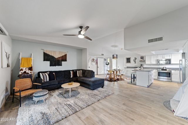 222 W WESCOTT Drive, Phoenix, AZ 85027
