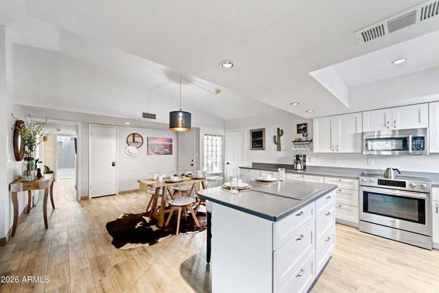 222 W WESCOTT Drive, Phoenix, AZ 85027