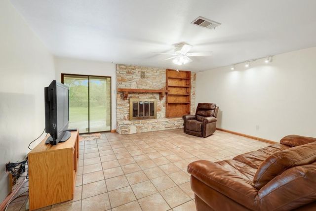 986 Shiloh RD, Bastrop, TX 78602