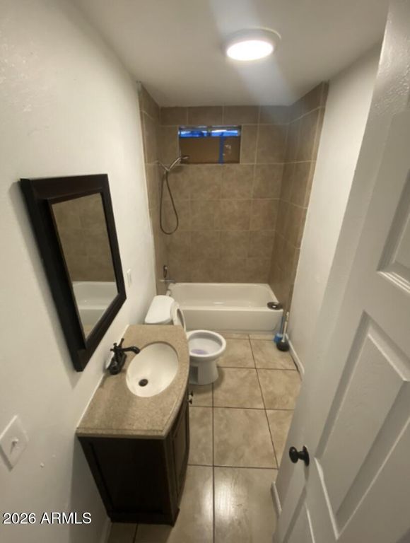 Image 13 of property listing at 2045 W WASHINGTON Street, Phoenix, AZ 85009