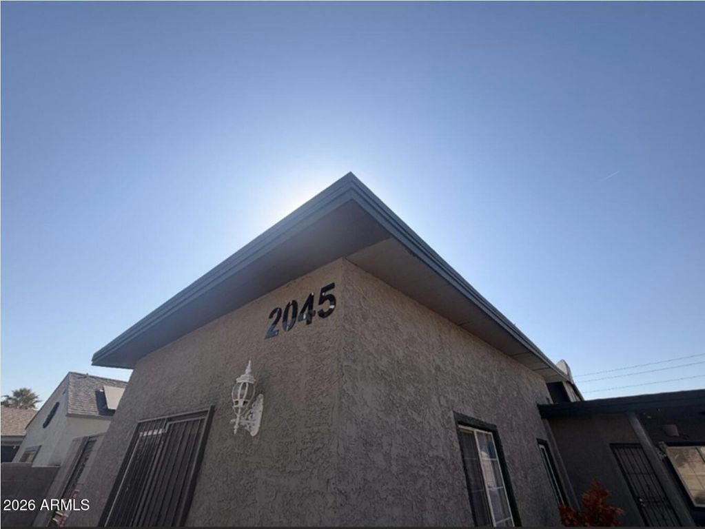 Image 3 of property listing at 2045 W WASHINGTON Street, Phoenix, AZ 85009