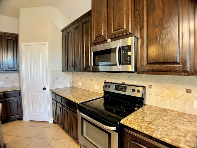 1525 Avenue A, Grand Prairie, TX 75051