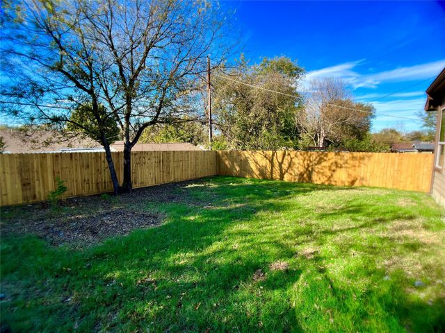 1525 Avenue A, Grand Prairie, TX 75051