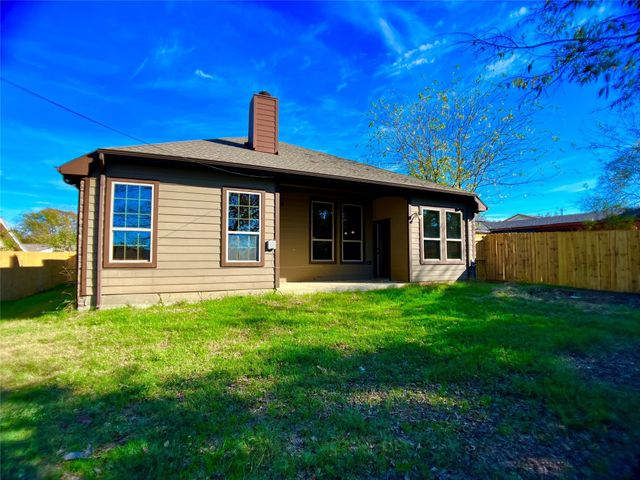 1525 Avenue A, Grand Prairie, TX 75051