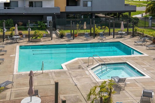 7 7 Embarcadero 204, Oakland, CA 94607