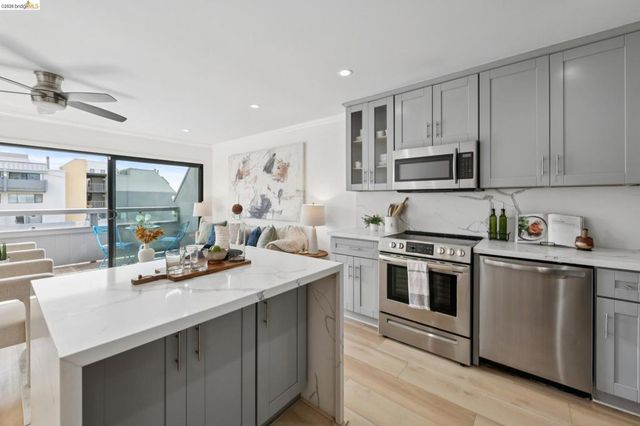 7 7 Embarcadero 204, Oakland, CA 94607