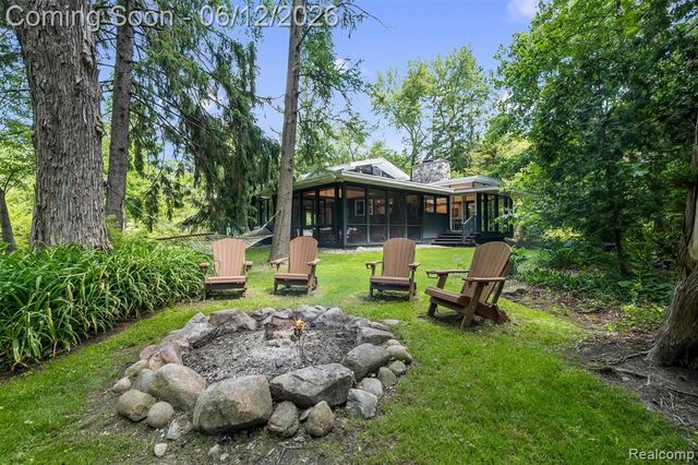 3954 N Ellamae Road, Oakland, MI 48363