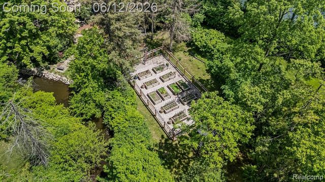 3954 N Ellamae Road, Oakland, MI 48363