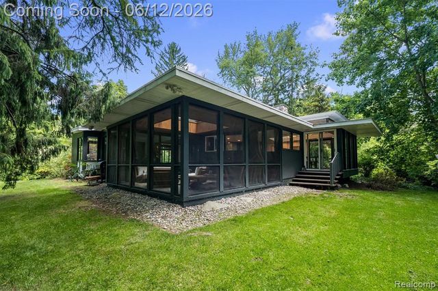 3954 N Ellamae Road, Oakland, MI 48363