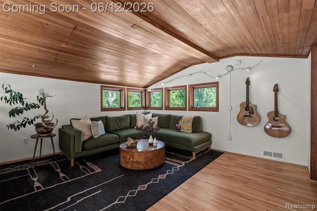 3954 N Ellamae Road, Oakland, MI 48363