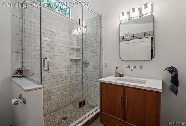 3954 N Ellamae Road, Oakland, MI 48363