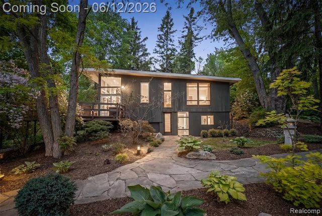 3954 N Ellamae Road, Oakland, MI 48363
