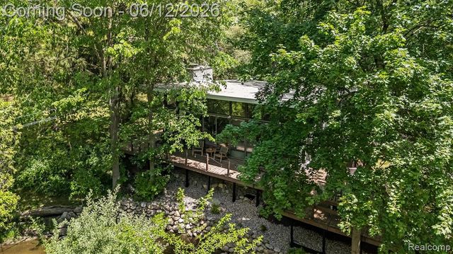 3954 N Ellamae Road, Oakland, MI 48363