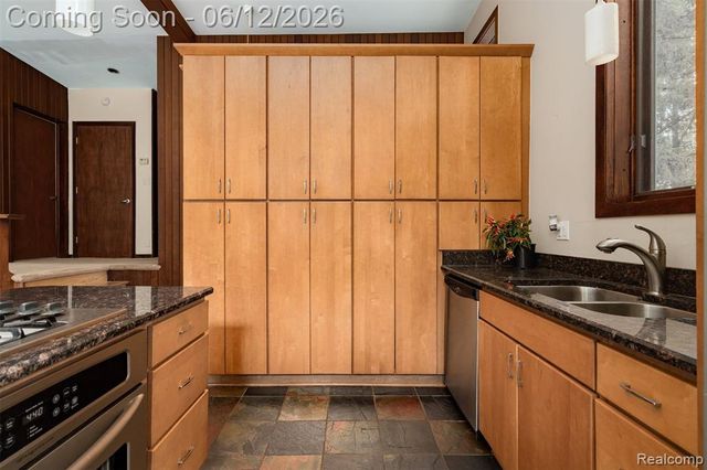 3954 N Ellamae Road, Oakland, MI 48363