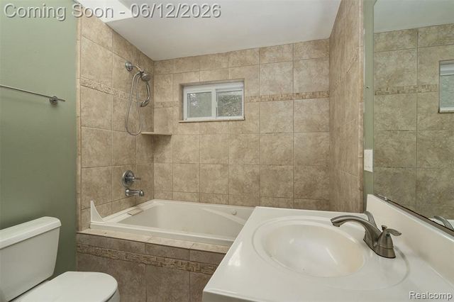 3954 N Ellamae Road, Oakland, MI 48363