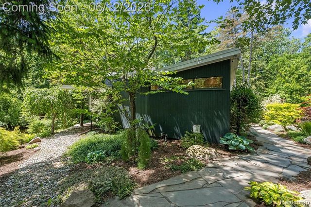 3954 N Ellamae Road, Oakland, MI 48363