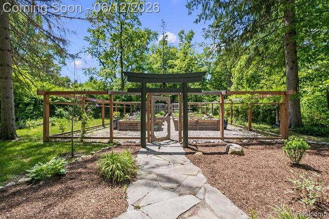 3954 N Ellamae Road, Oakland, MI 48363