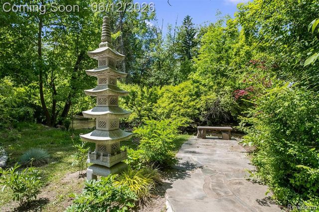 3954 N Ellamae Road, Oakland, MI 48363