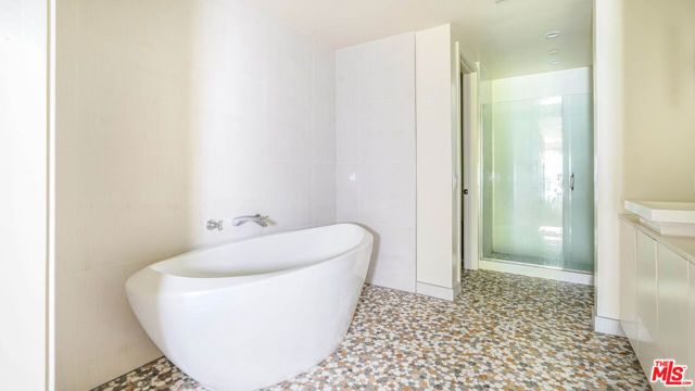 225 S Hamilton Drive 102, Beverly Hills, CA 90211