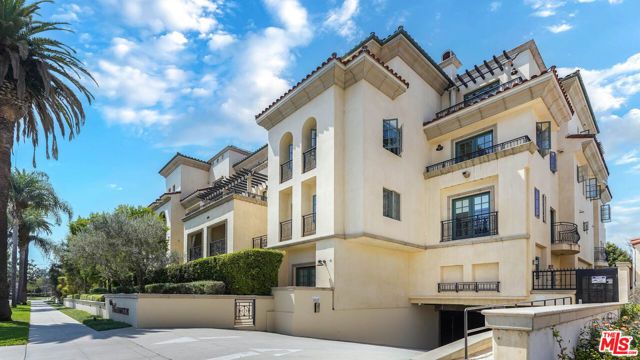 225 S Hamilton Drive 102, Beverly Hills, CA 90211
