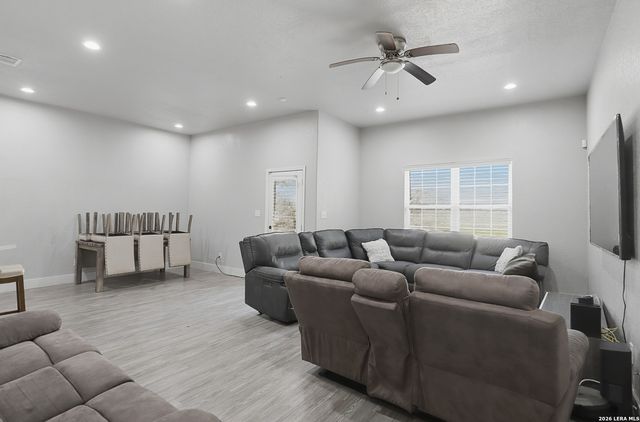 164 Avenue Ventana, San Antonio, TX 78256