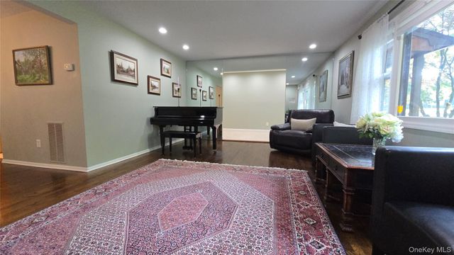 19 York Drive, New City, NY 10956