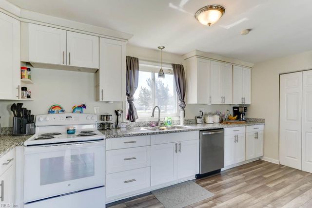 3808 Sugar Creek CIR, Portsmouth, VA 23703