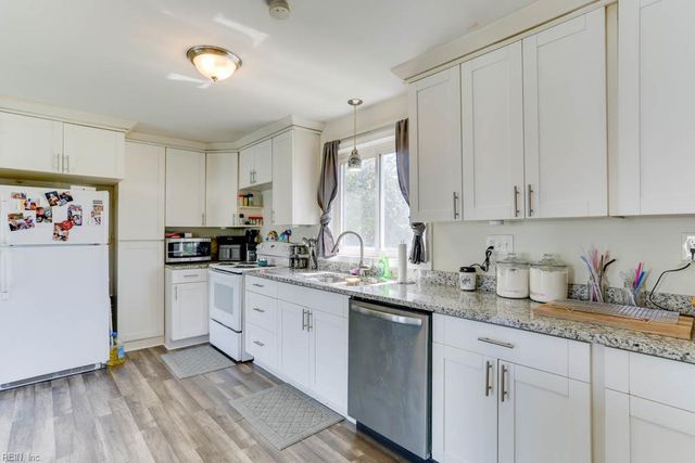 3808 Sugar Creek CIR, Portsmouth, VA 23703