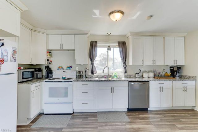 3808 Sugar Creek CIR, Portsmouth, VA 23703