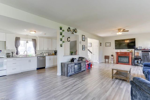 3808 Sugar Creek CIR, Portsmouth, VA 23703