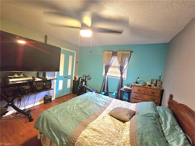 817 Brickwood Court, Winston-salem, NC 27127