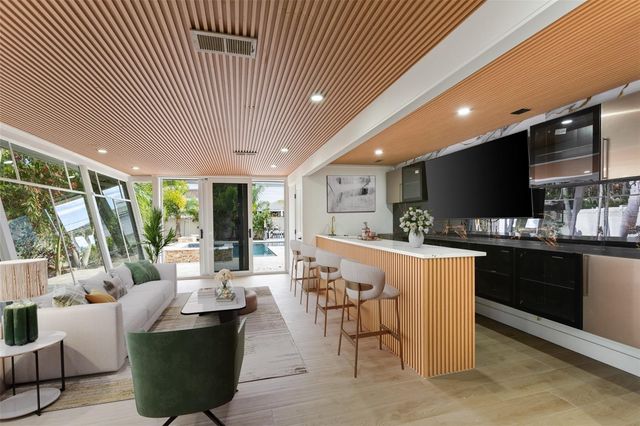 131 TOLEDO WAY NE, St Petersburg, FL 33704