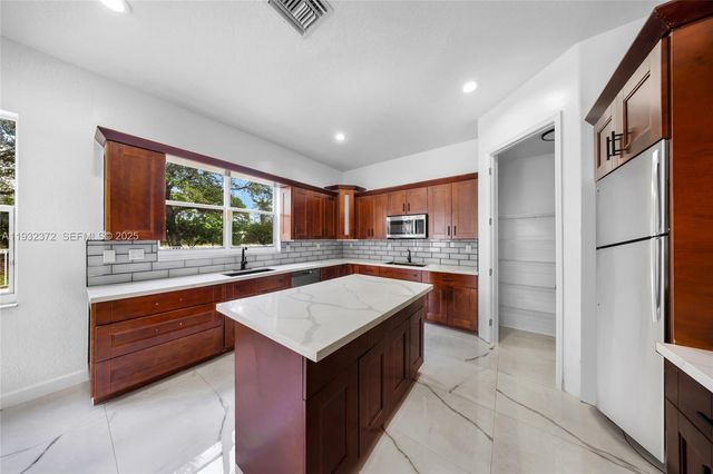 19371 SW 30th St, Miramar, FL 33029