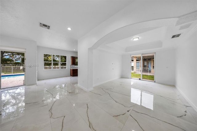 19371 SW 30th St, Miramar, FL 33029