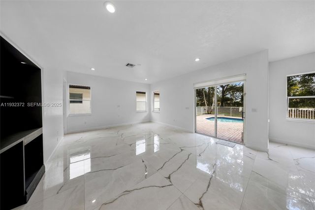 19371 SW 30th St, Miramar, FL 33029