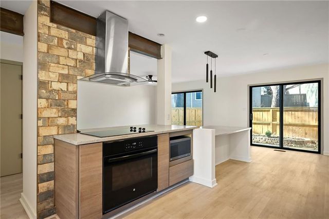 10208 Robinson Street, Overland Park, KS 66212