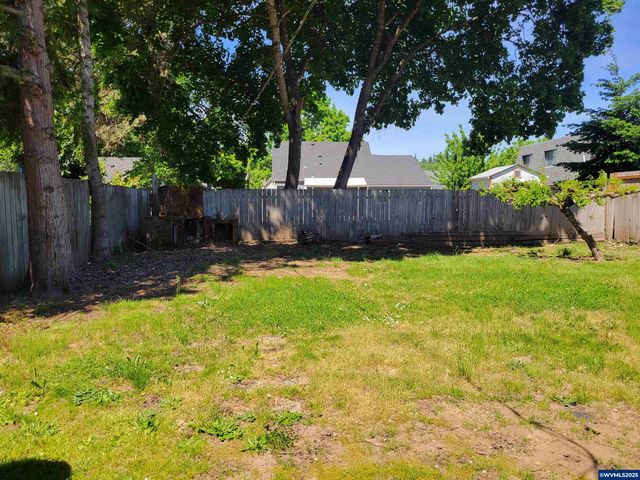 1425 Elm St NW, Salem, OR 97304