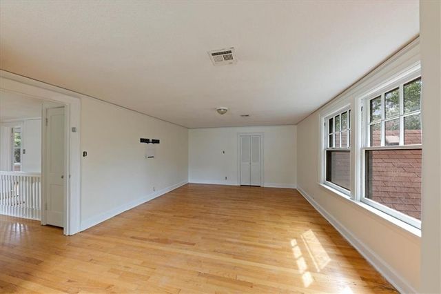 6712 Linden Road, Kansas City, MO 64113