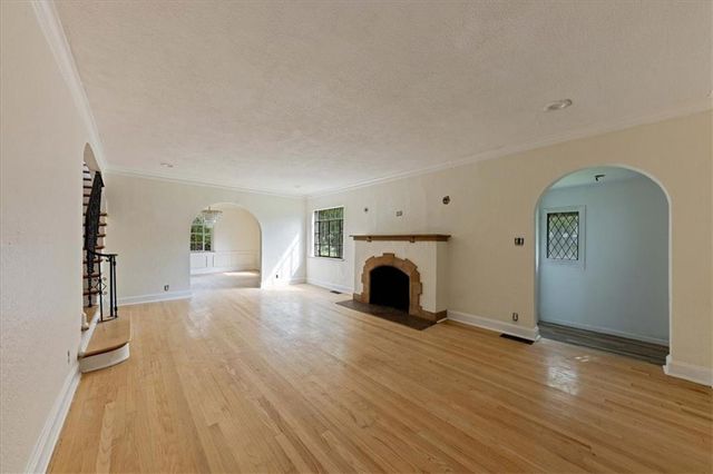 6712 Linden Road, Kansas City, MO 64113