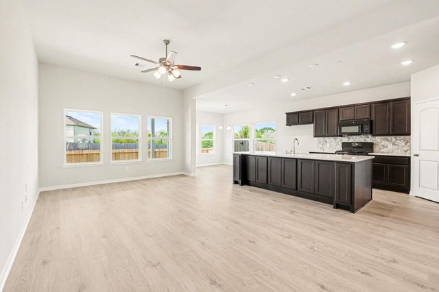 12400 Hackberry Dr, Willis, TX 77318