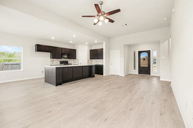 12400 Hackberry Dr, Willis, TX 77318